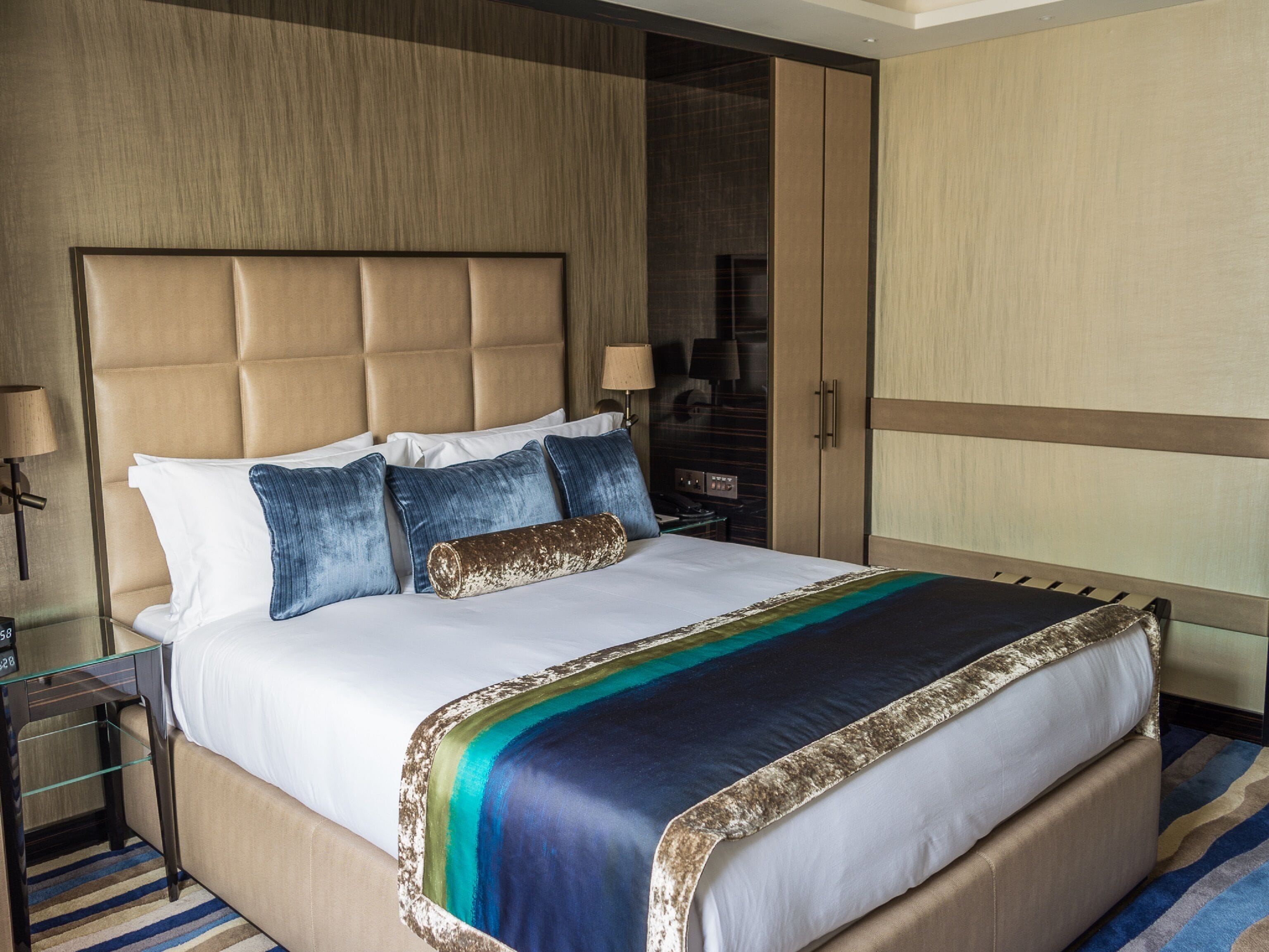 deluxe club room  | 1 bedroom, hypo-allergenic bedding, in-room safe, desk