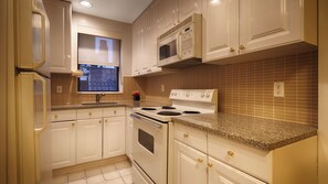 Departamento Deluxe, 1 habitación | Cocina privada | Refrigerador, microondas, cafetera y tetera y congelador 