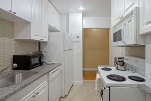 Standard Apartment, Multiple Beds, Non Smoking, Kitchen (with Sofabed, Full Kitchen) | 1 bedroom, premium bedding, pillowtop beds, in-room safe