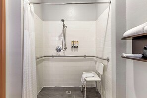 Combined shower/tub, free toiletries, hair dryer, towels