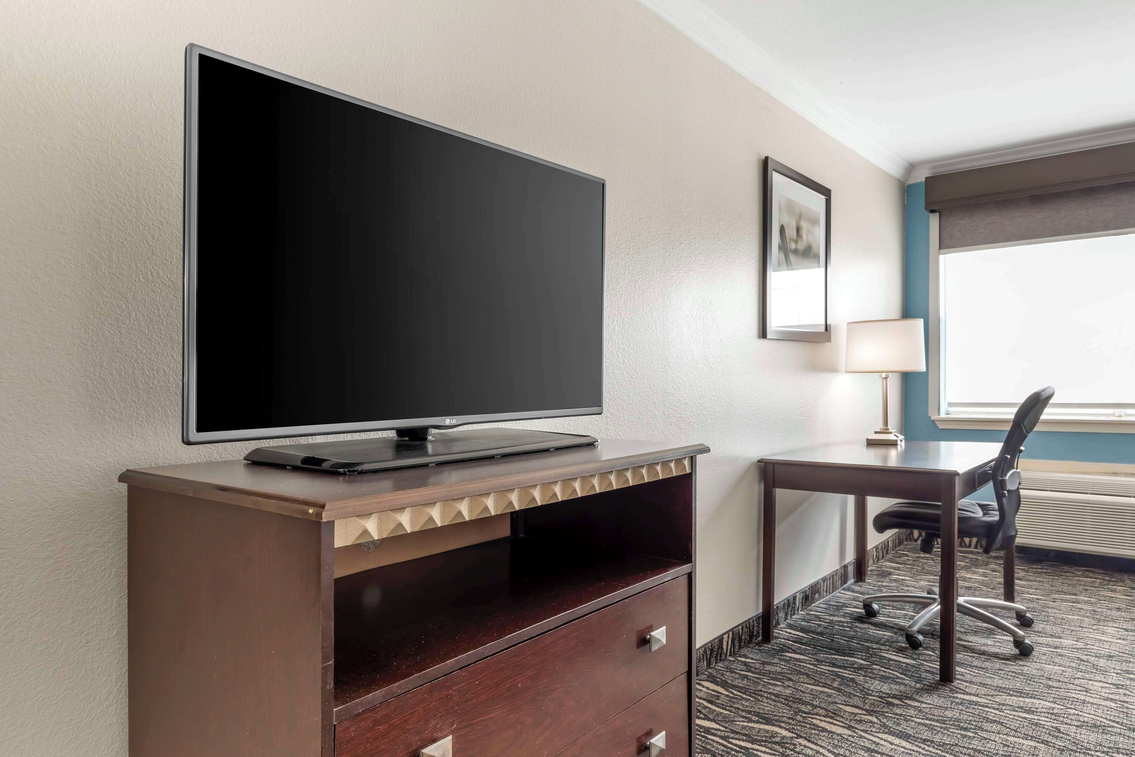 Pillowtop beds, desk, laptop workspace, blackout drapes