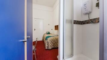 In-room safe, desk, iron/ironing board, bed sheets