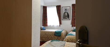 In-room safe, desk, iron/ironing board, bed sheets