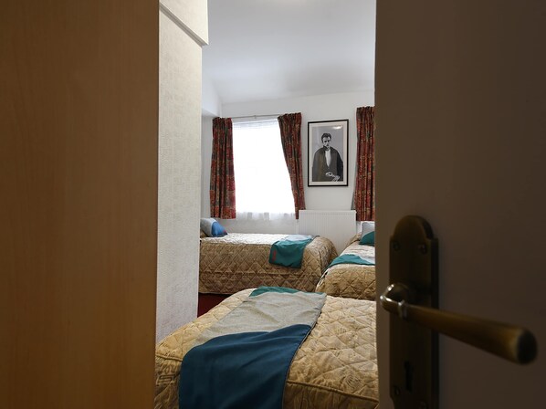 In-room safe, desk, iron/ironing board, bed sheets