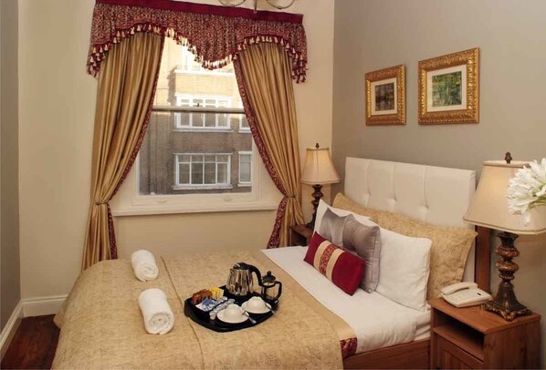 Standard Double Room | Iron/ironing board, free WiFi, bed sheets