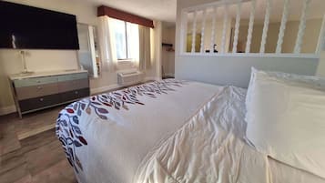 Estúdio, 1 cama King, para não fumantes | Cofres nos quartos, ferros/tábuas de passar roupa