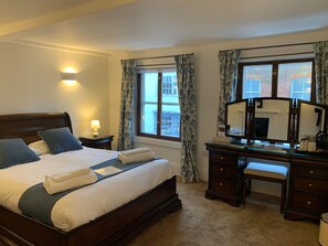 Habitación doble Deluxe, baño en la habitación | Ropa de cama 