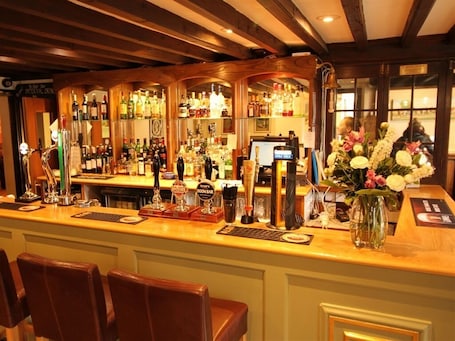Bar (na propriedade). Pilgrims Hotel