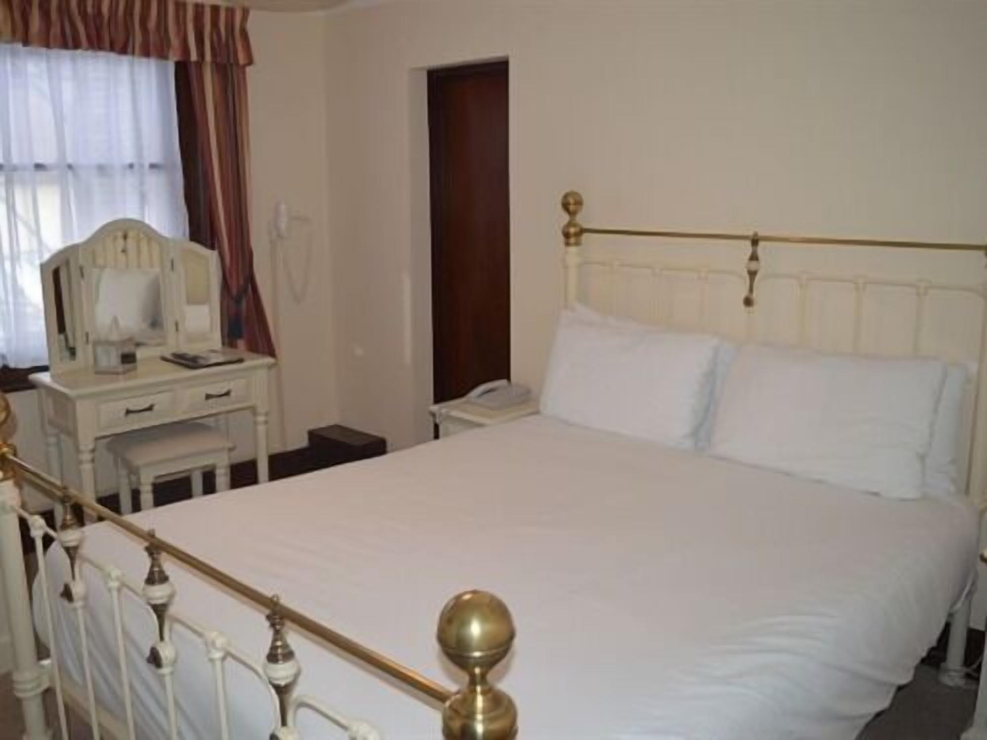 Chambre Double, salle de bains attenante