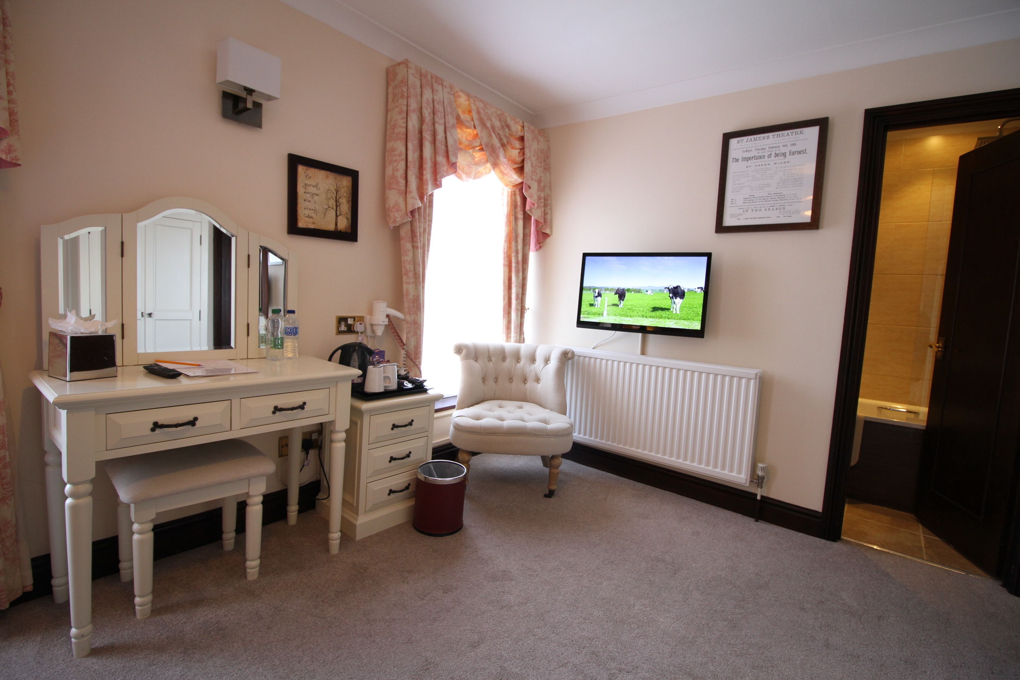 superior double room, ensuite (four poster ) | desk, iron/ironing board, free wifi