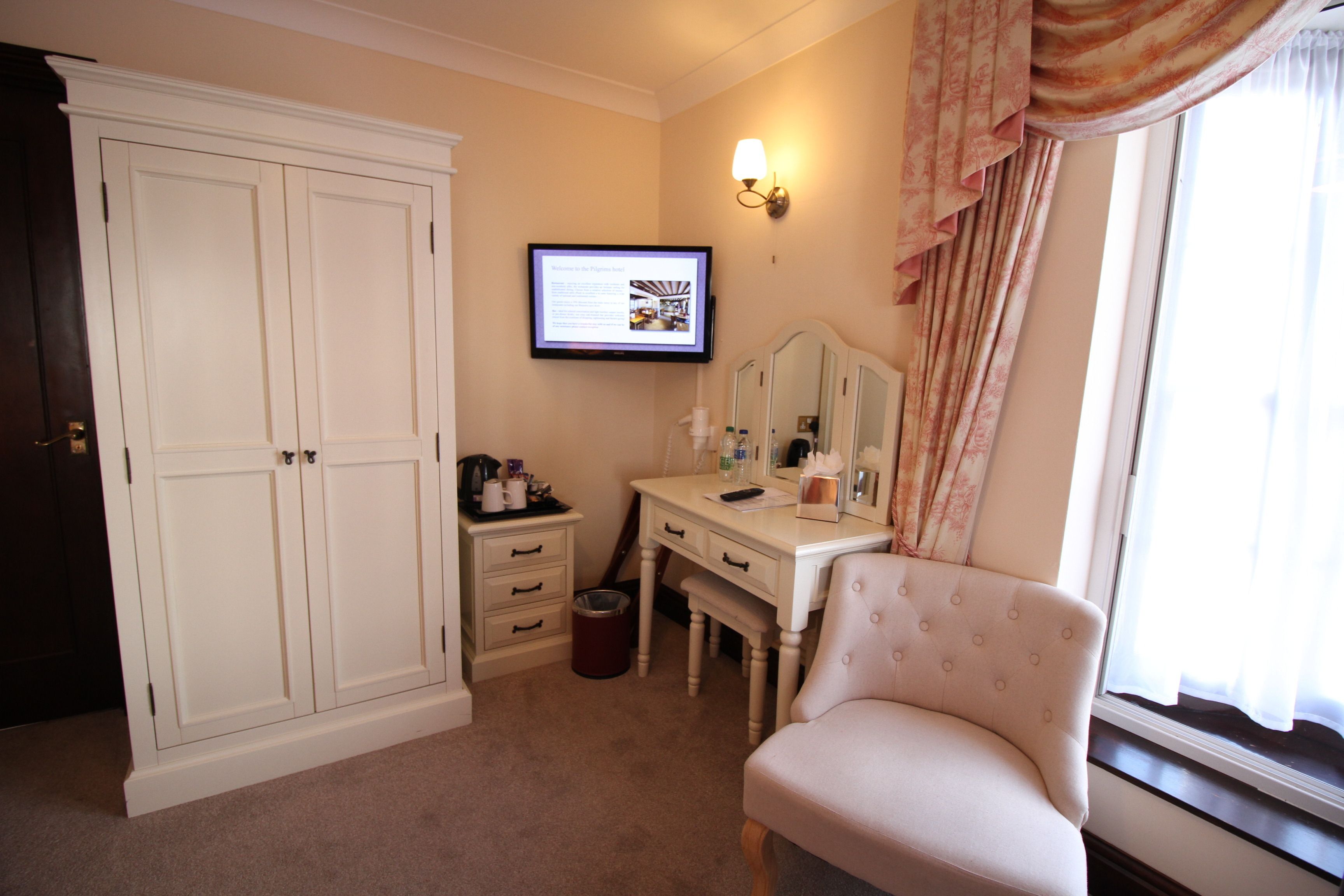 superior double room, ensuite (four poster ) | desk, iron/ironing board, free wifi