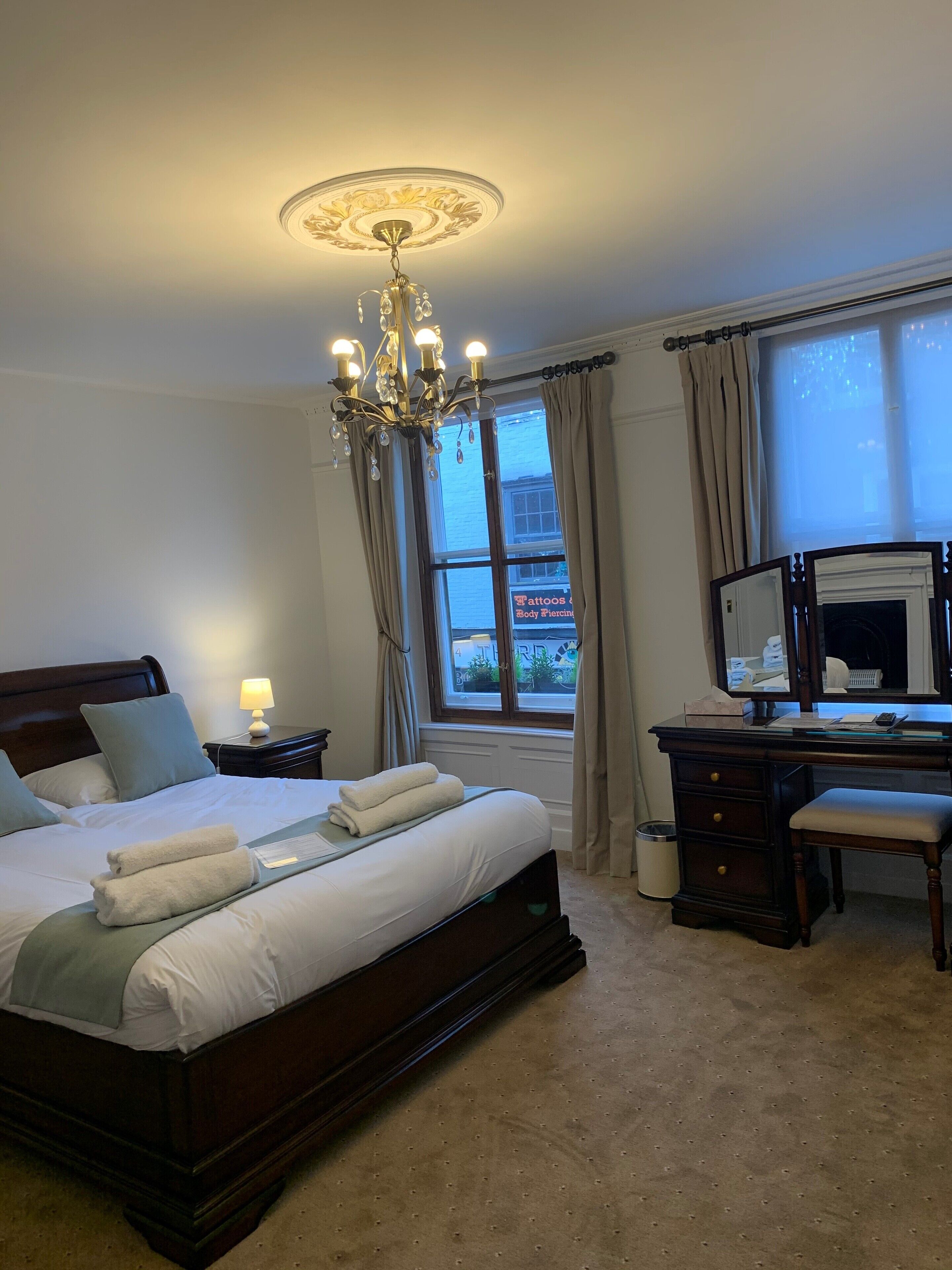 double room-signature-ensuite | desk, iron/ironing board, free wifi