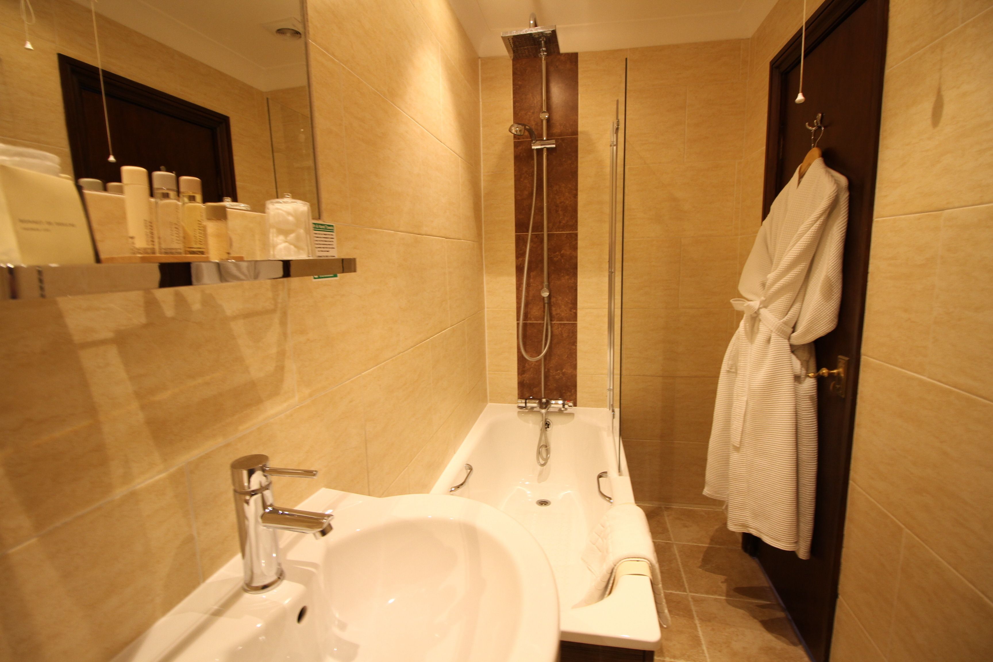 free toiletries, towels