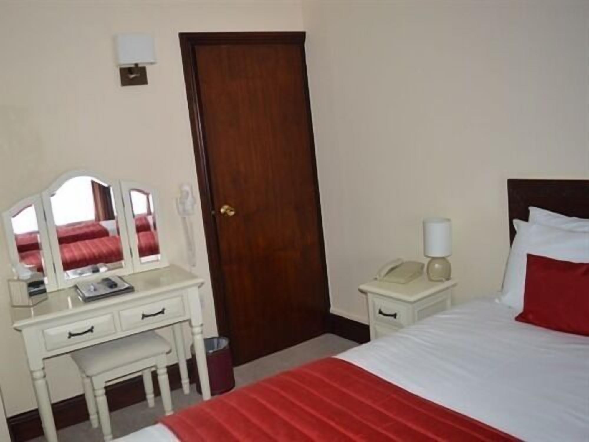 Chambre Simple, salle de bains attenante