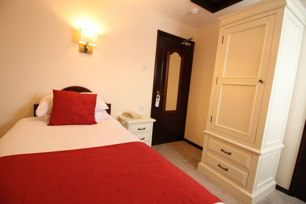 Single Room, Ensuite | Desk, iron/ironing board, free WiFi