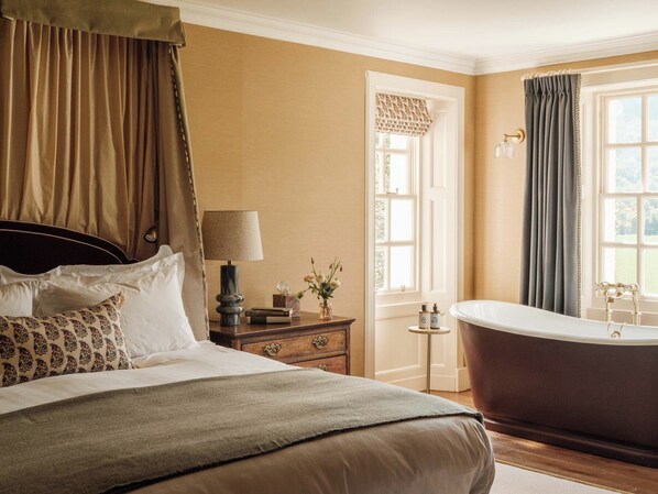 Superior Double Room | Premium bedding, desk, iron/ironing board, free WiFi
