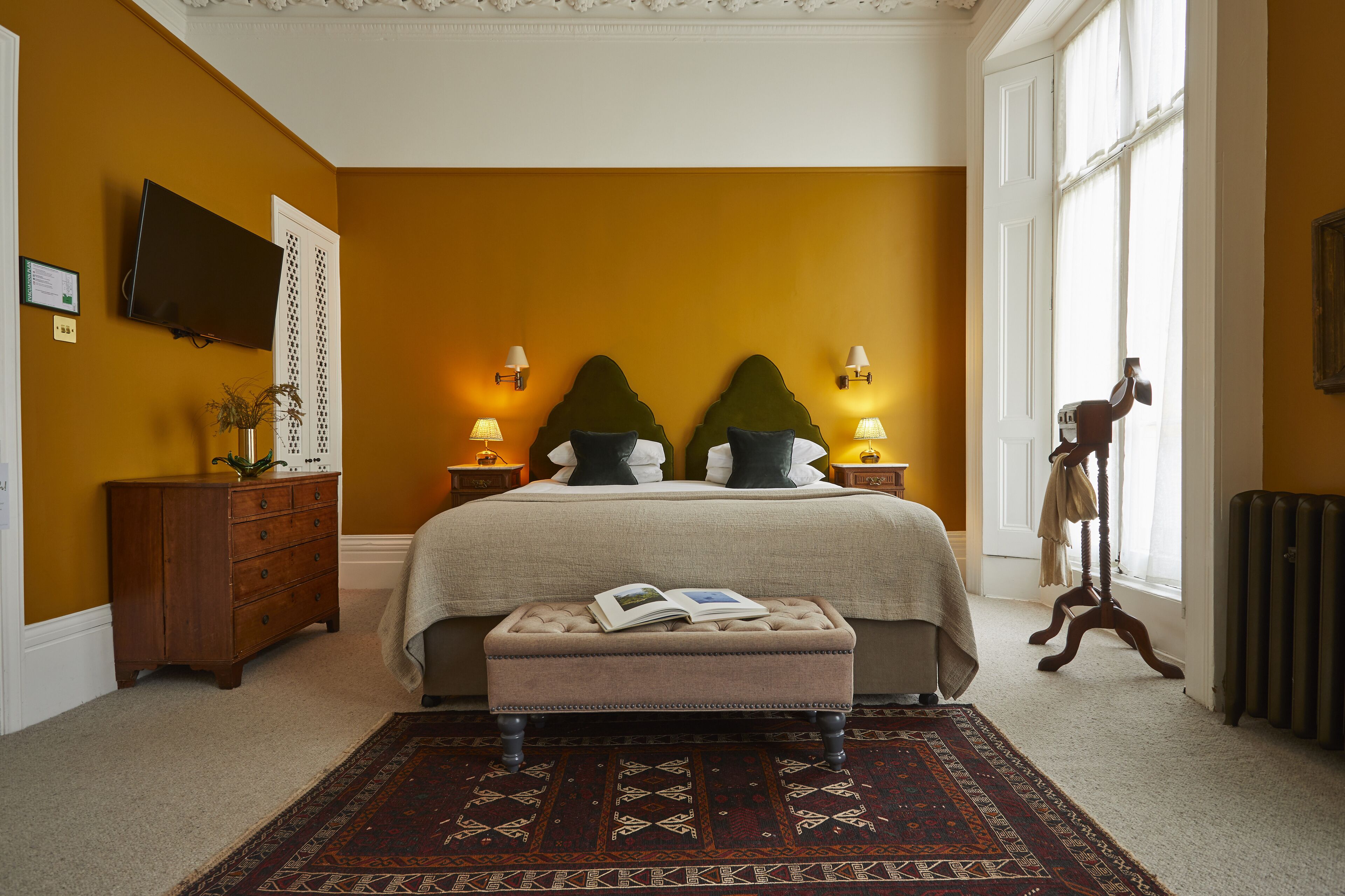 Classy Triple | Hypo-allergenic bedding, in-room safe, individually decorated