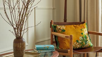 Apartment | Hypo-allergenic bedding, in-room safe, individually decorated