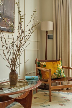 Apartment | Hypo-allergenic bedding, in-room safe, individually decorated