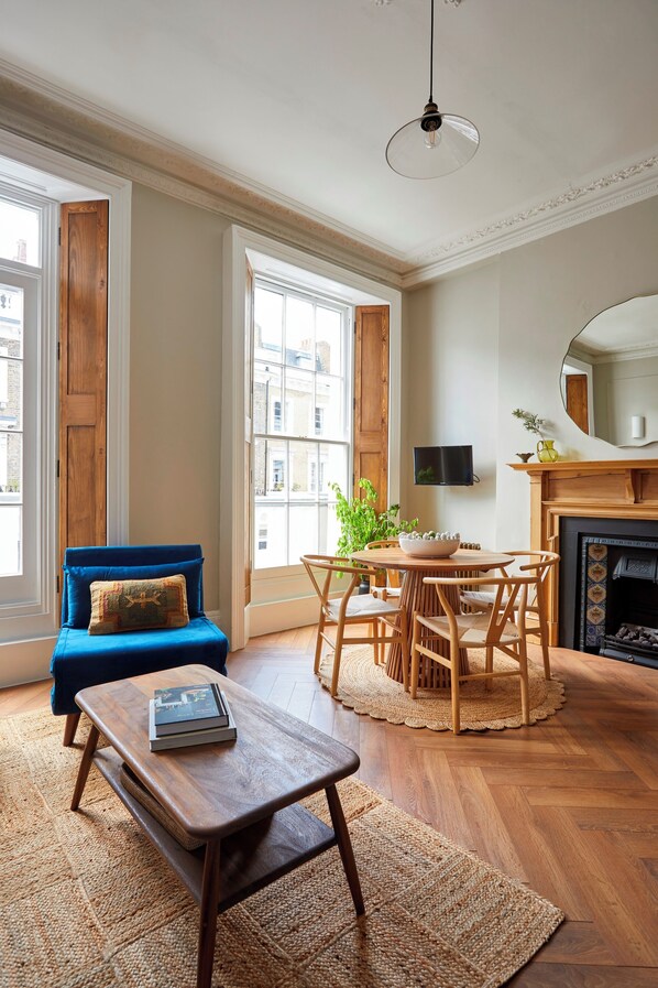 Apartment | Living area | 32-inch flat-screen TV with digital channels