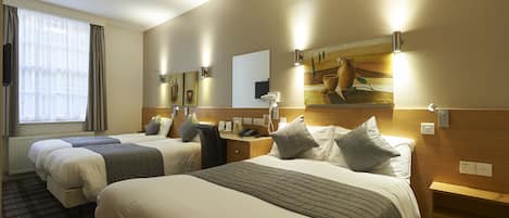 Peti besi dalam bilik, meja, seterika/papan seterika, Wi-fi percuma