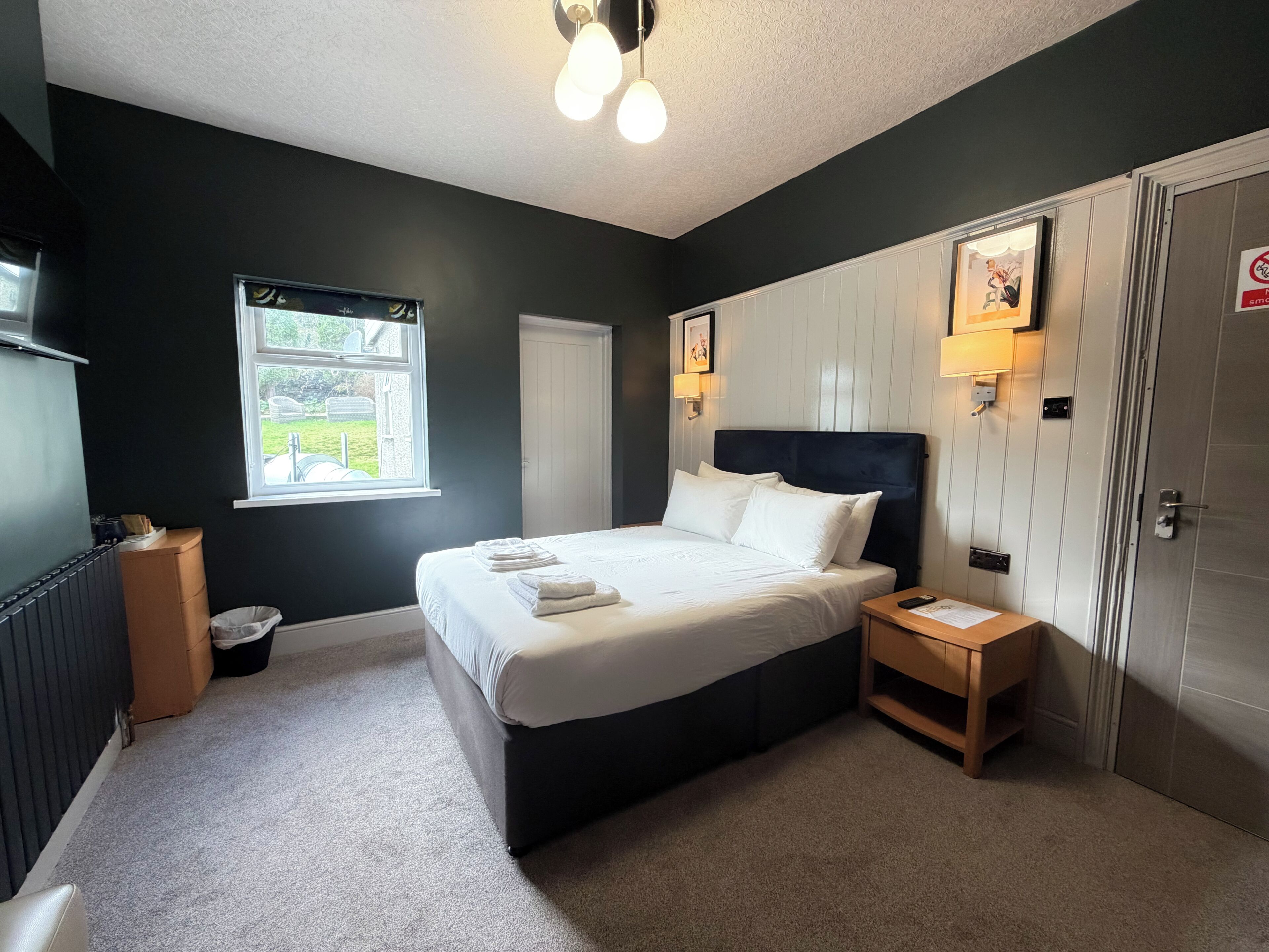 Dobbeltrom – basic | Safe på rommet, individuelt dekorert og individuelt innredet