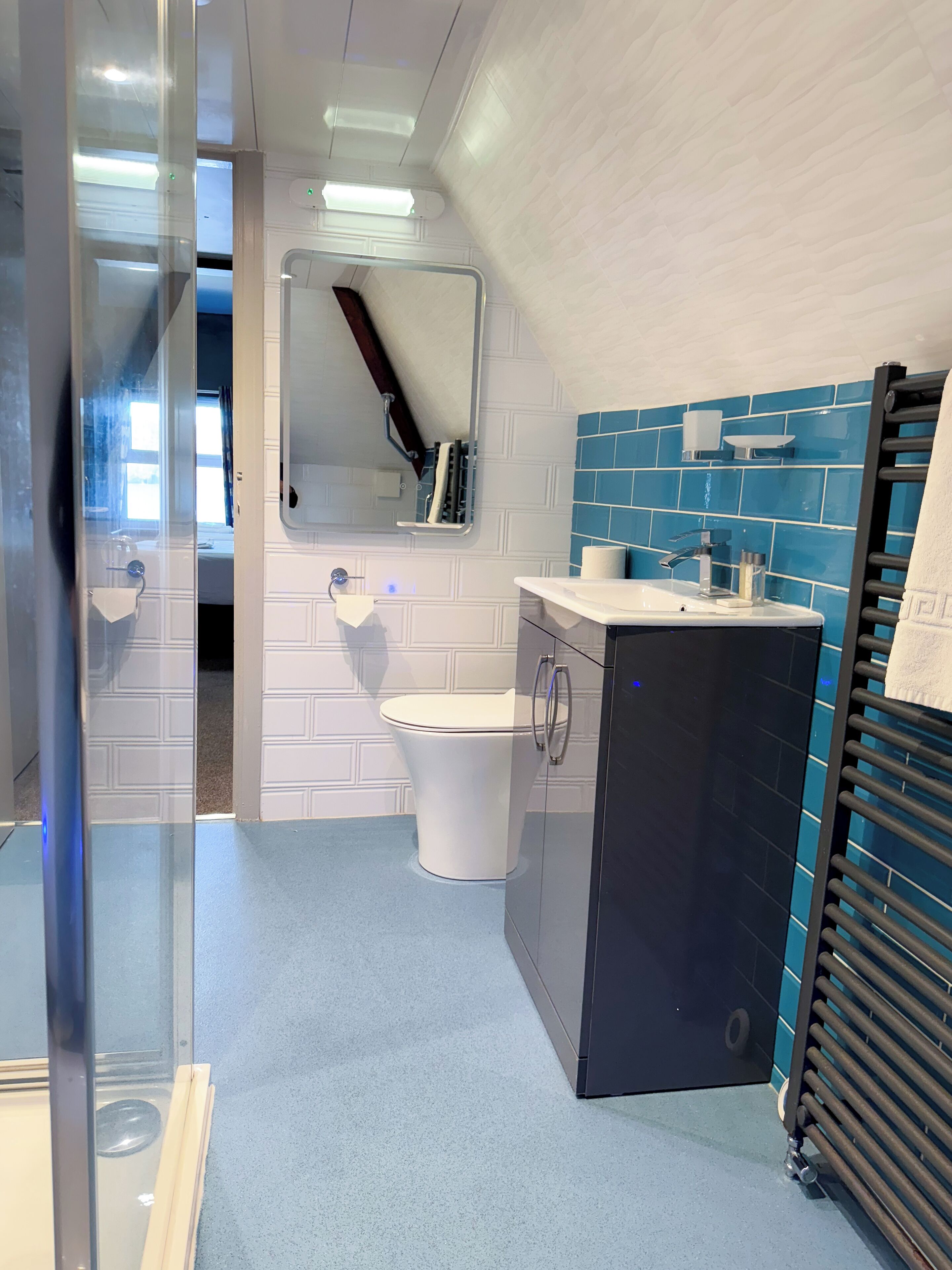triple room | bathroom | shower, free toiletries, hair dryer, towels