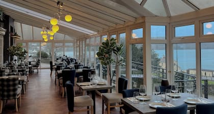 Nomi Rooms and Restaurant