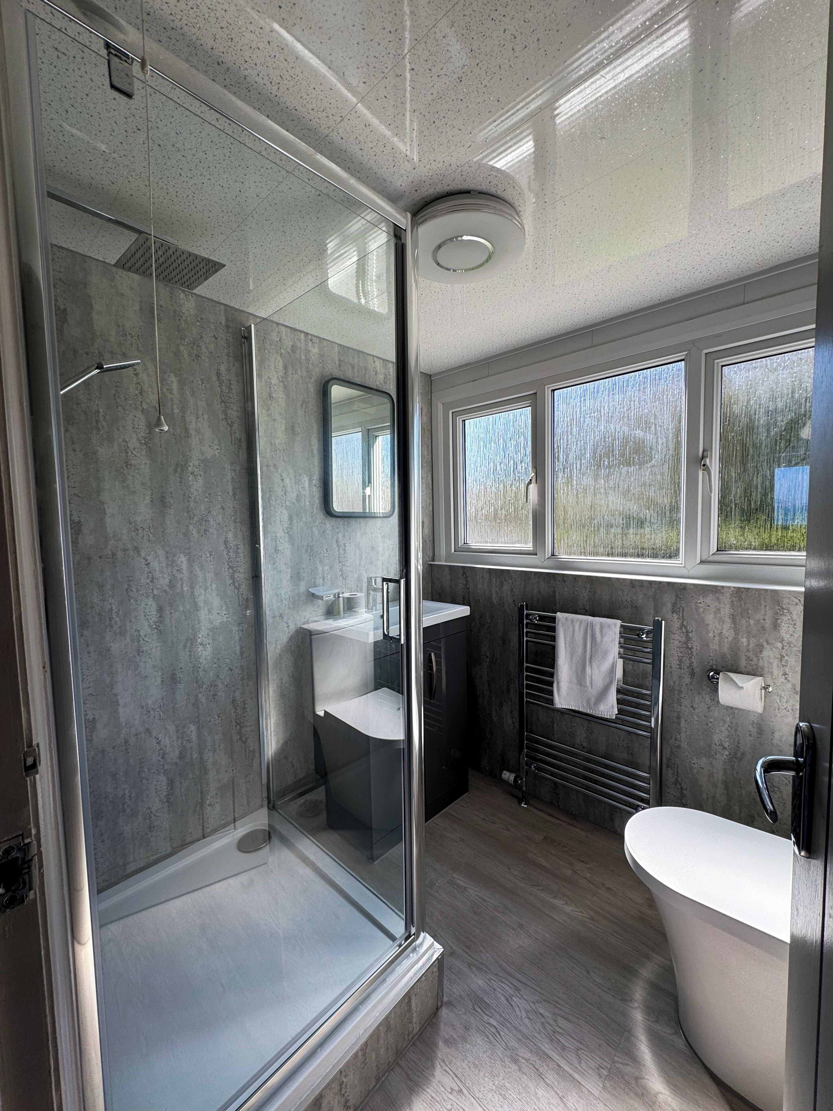 double room | bathroom | shower, free toiletries, hair dryer, towels