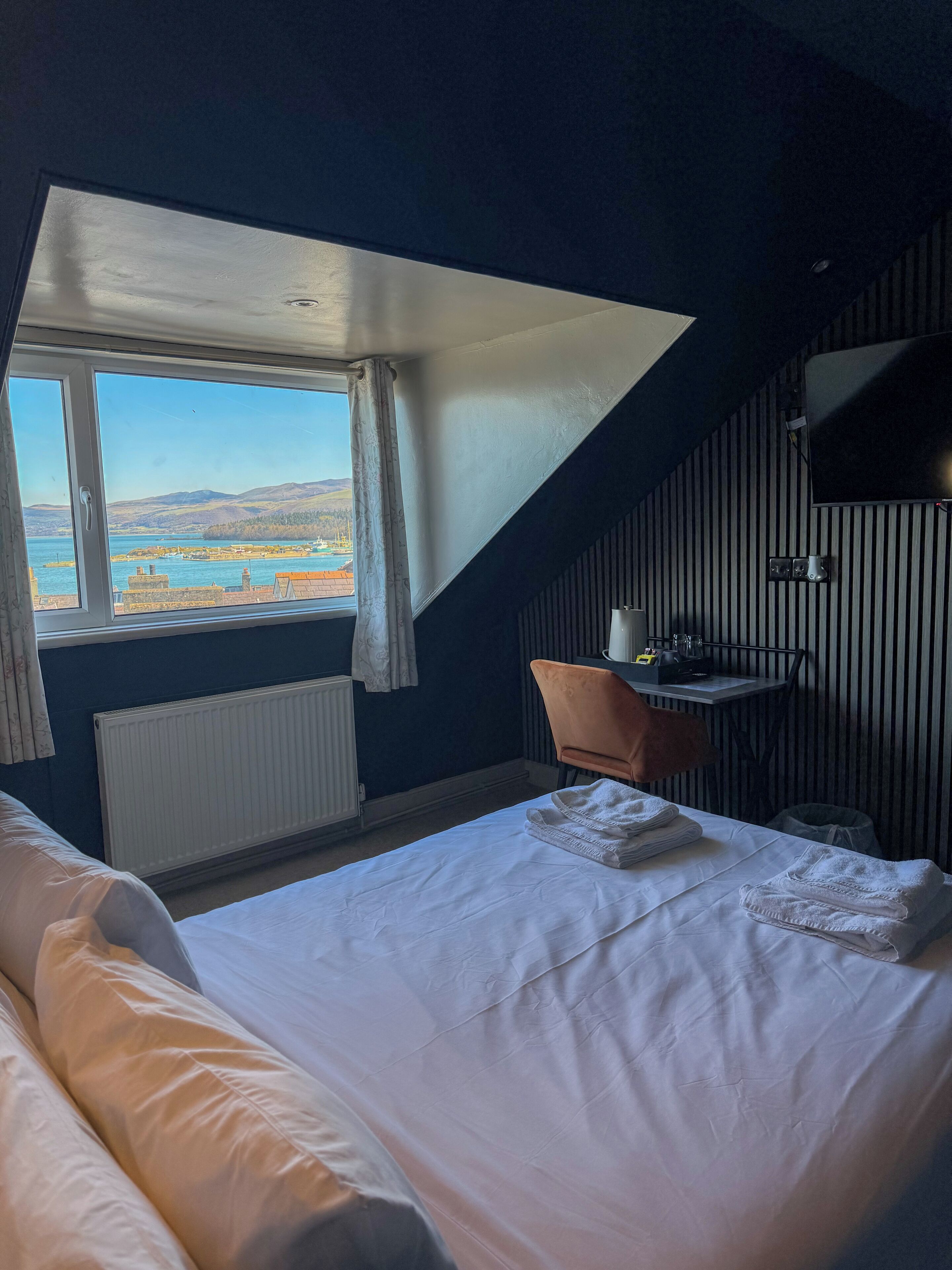 double room | 1 bedroom, in-room safe, individually decorated, individually furnished