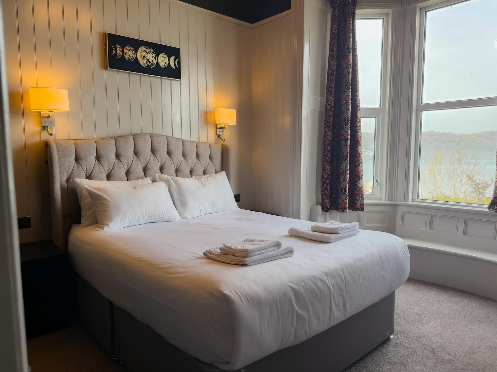 Superior Double Room | Bathroom | Shower, free toiletries, hair dryer, towels