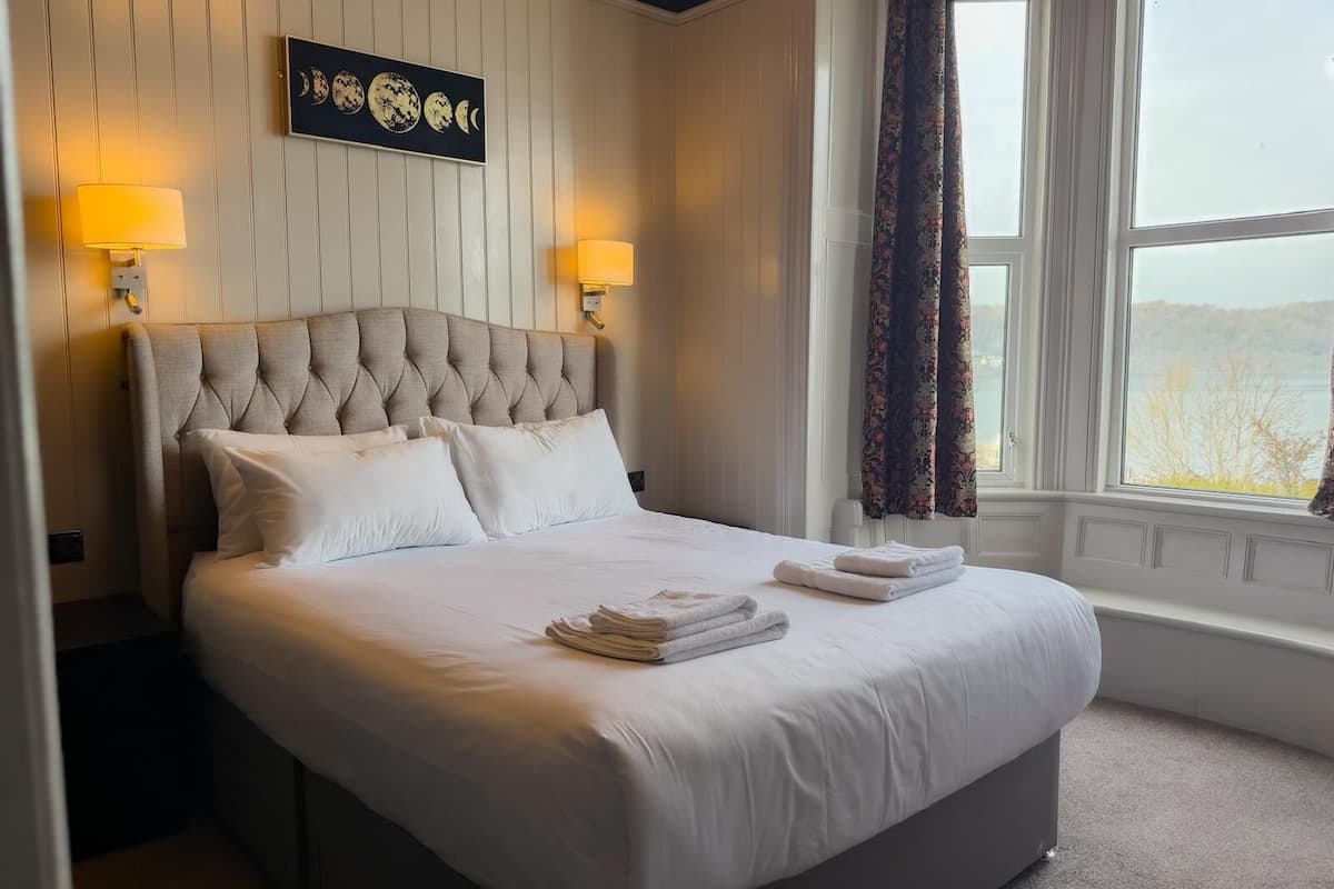 Habitación doble superior | Baño | Regadera, amenidades de baño gratuitas, secadora de cabello, toallas