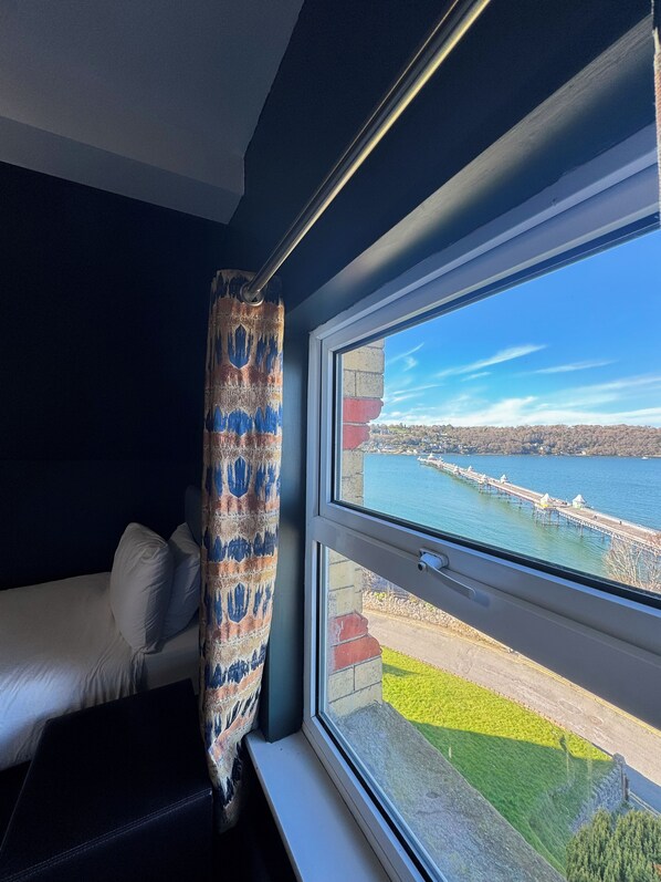 Triple Room | 1 bedroom, in-room safe, individually decorated, individually furnished
