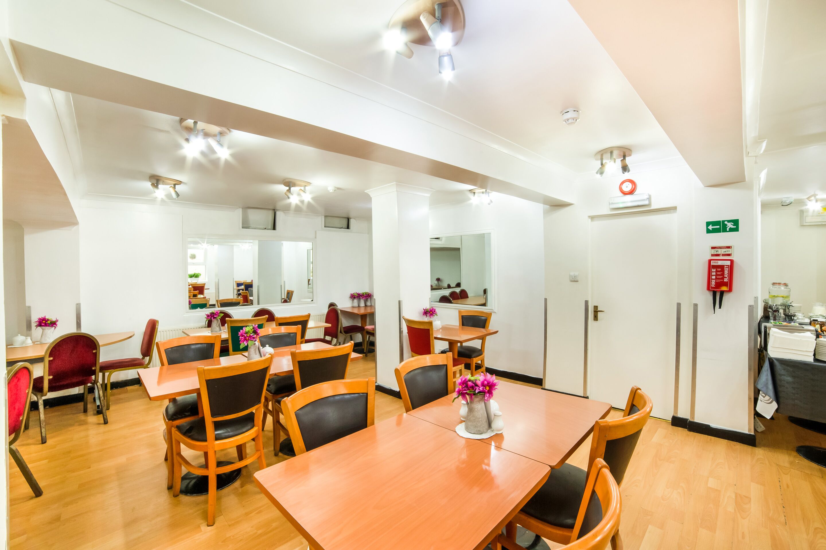 Photo - OYO Townhouse New England, London Victoria