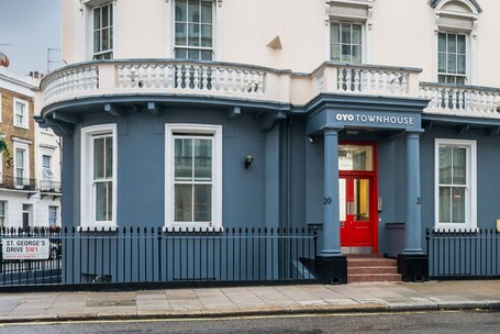 OYO Townhouse New England, London Victoria