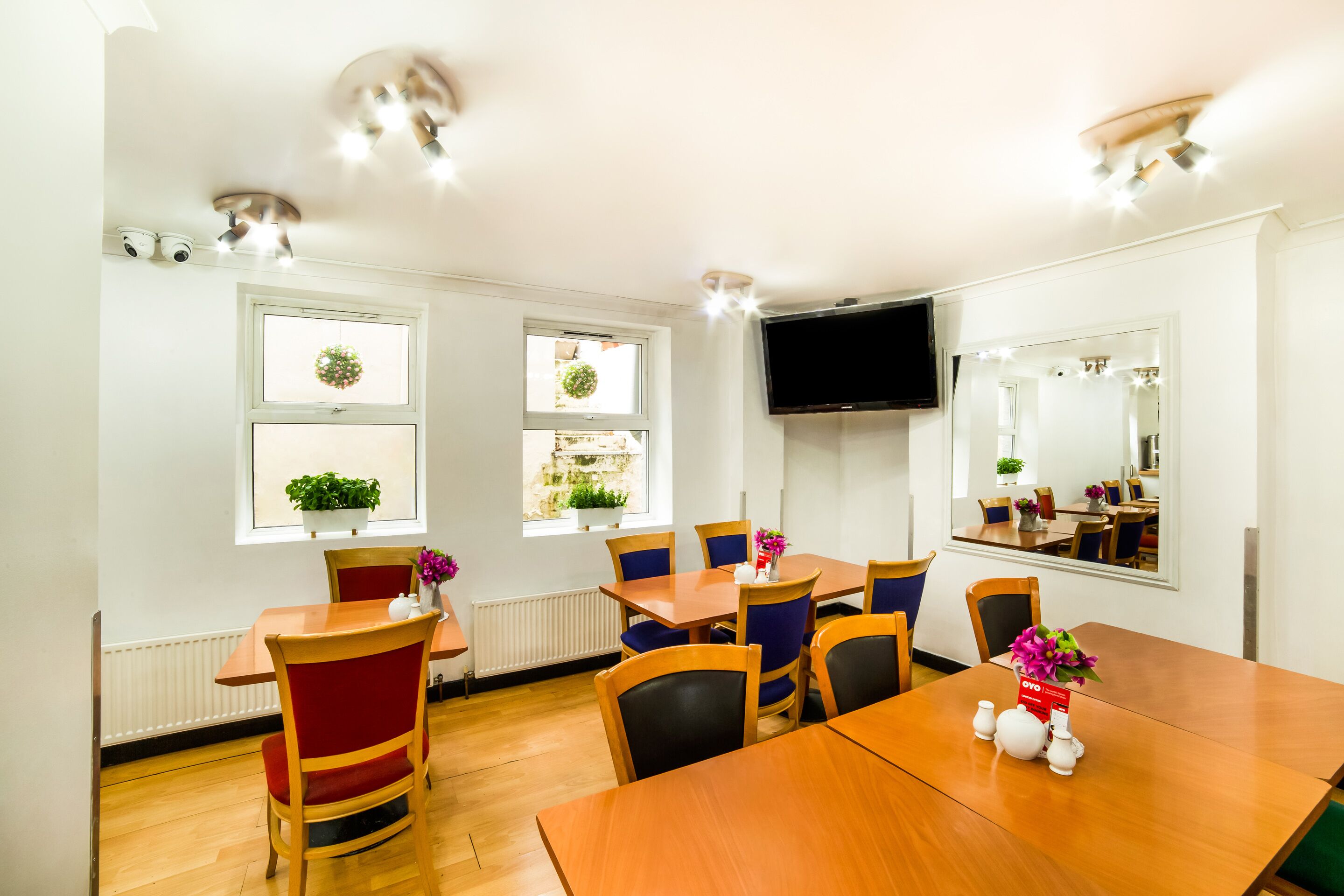 Photo - OYO Townhouse New England, London Victoria