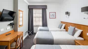 Chambre Triple Deluxe | Bureau, fer et planche à repasser, Wi-Fi gratuit, draps fournis