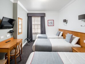 Deluxe Triple Room | Desk, iron/ironing board, free WiFi, bed sheets