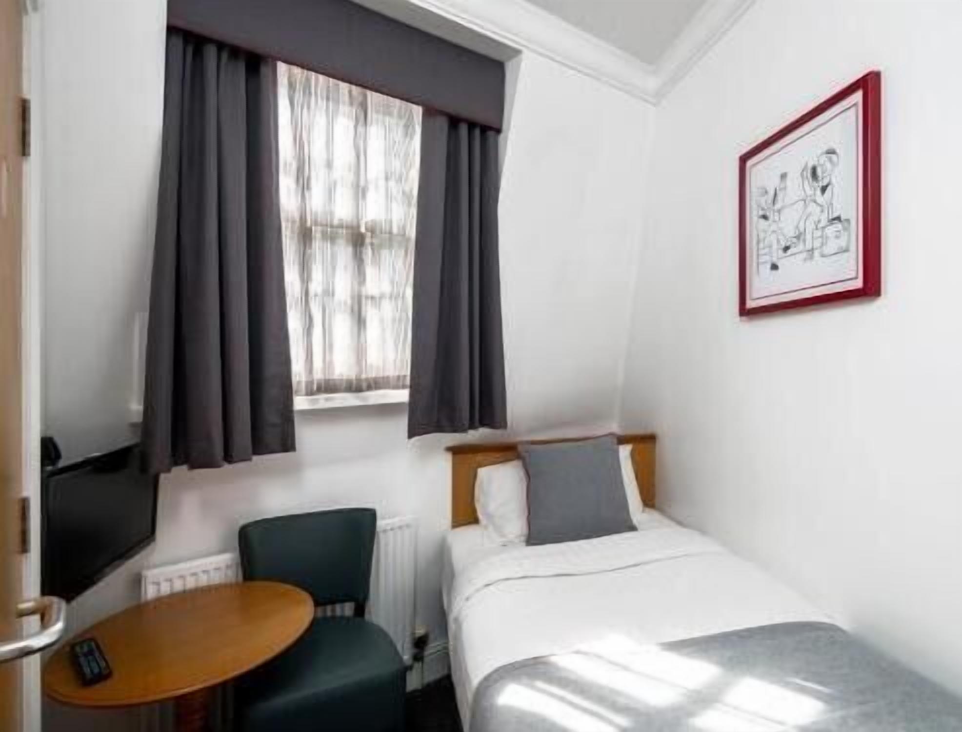 Schreibtisch, Bügeleisen/Bügelbrett, kostenloses WLAN, Bettwäsche