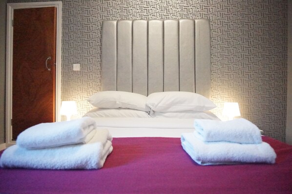 Doppelzimmer | Zimmersafe, Schreibtisch, schallisolierte Zimmer, Bügeleisen/Bügelbrett