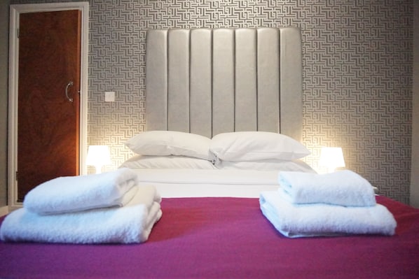 Doppelzimmer | Zimmersafe, Schreibtisch, schallisolierte Zimmer, Bügeleisen/Bügelbrett