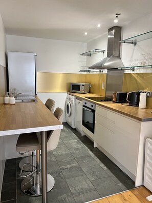 Appartement, 1 chambre, dans l’édifice annexe | Cuisine privée | Cafetière-théière