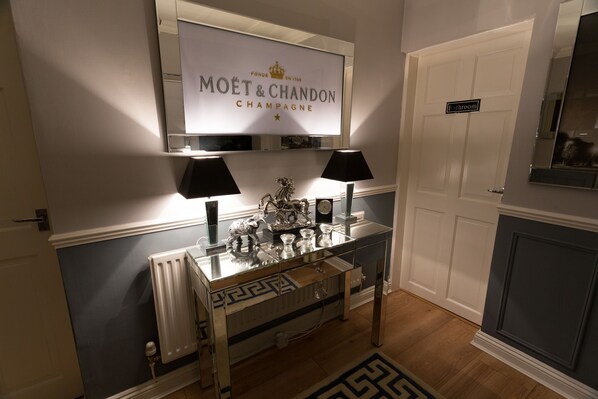 Decoración personalizada, muebles diferentes y escritorio