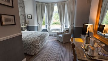 Decoración personalizada, muebles diferentes y escritorio