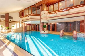 Indoor pool, sun loungers