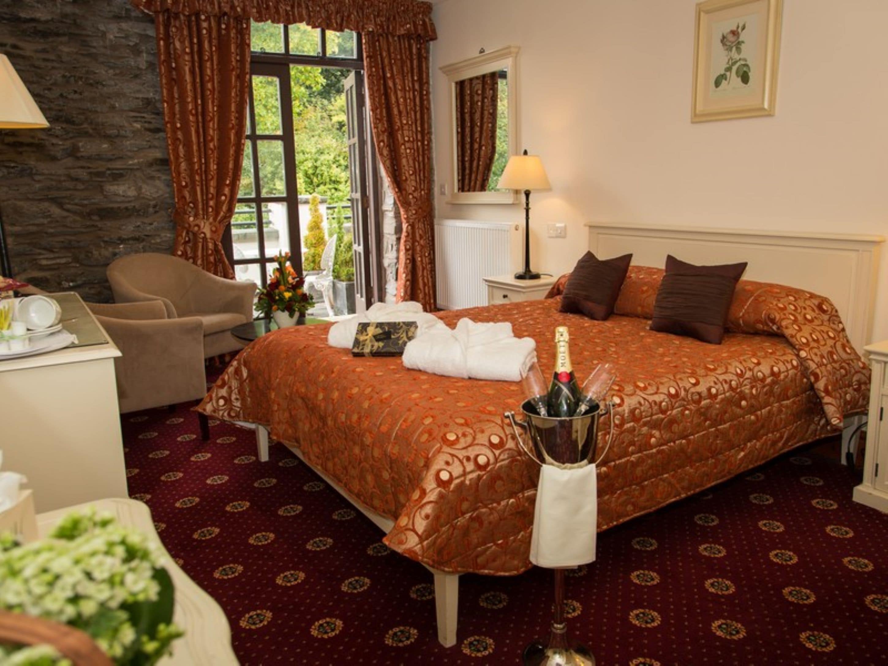 Työpöytä, äänieristys, silitysrauta/-lauta, ilmainen Wi-Fi