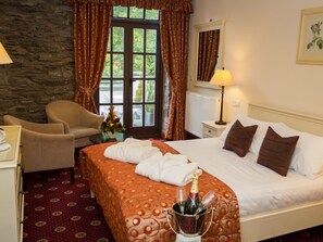 Desk, soundproofing, iron/ironing board, free WiFi - Whitewater Spa & Leisure Club (Ulverston)