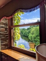 淋浴/盆浴组合、吹风机、毛巾、卫生纸