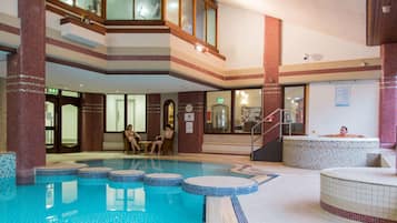 Indoor pool, sun loungers