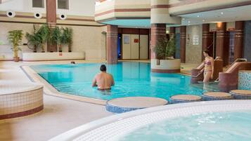 Indoor pool, sun loungers